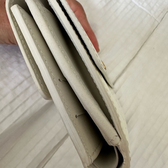 Louis Vuitton Wallet - Picture 8 of 8